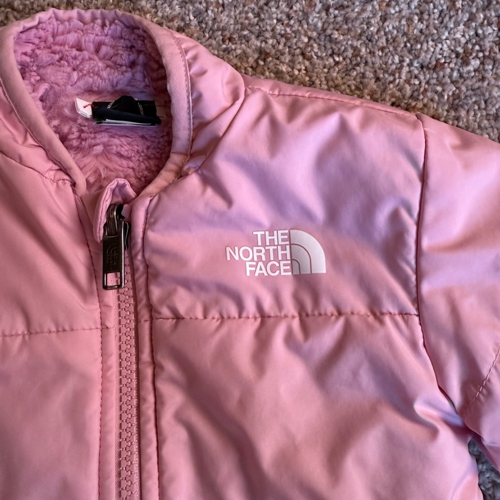 The North Face Pink Puffer Jacket for Kids - Picture 2 of 9
